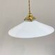 Paire de suspensions en opaline blanche