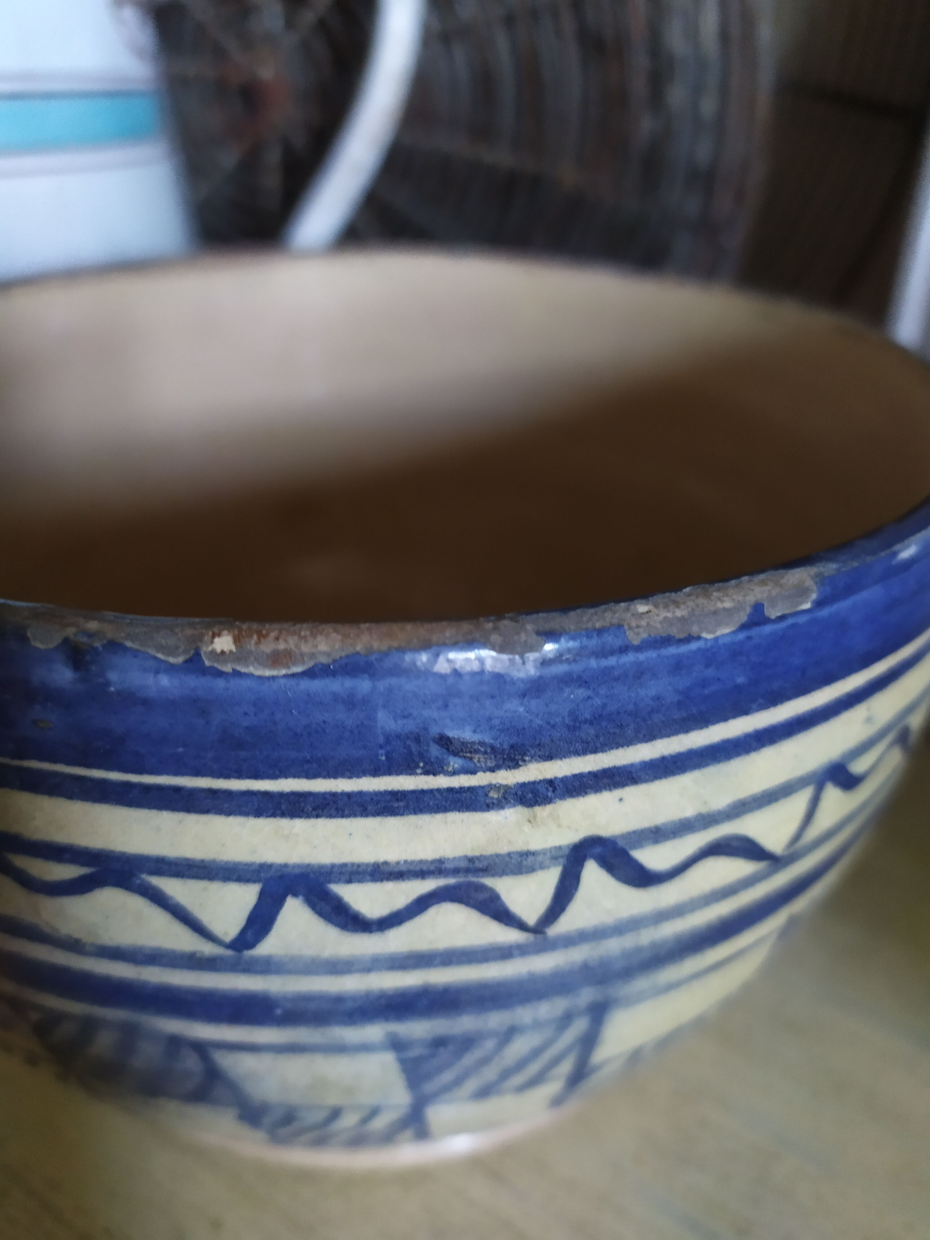 Stoneware salad bowl