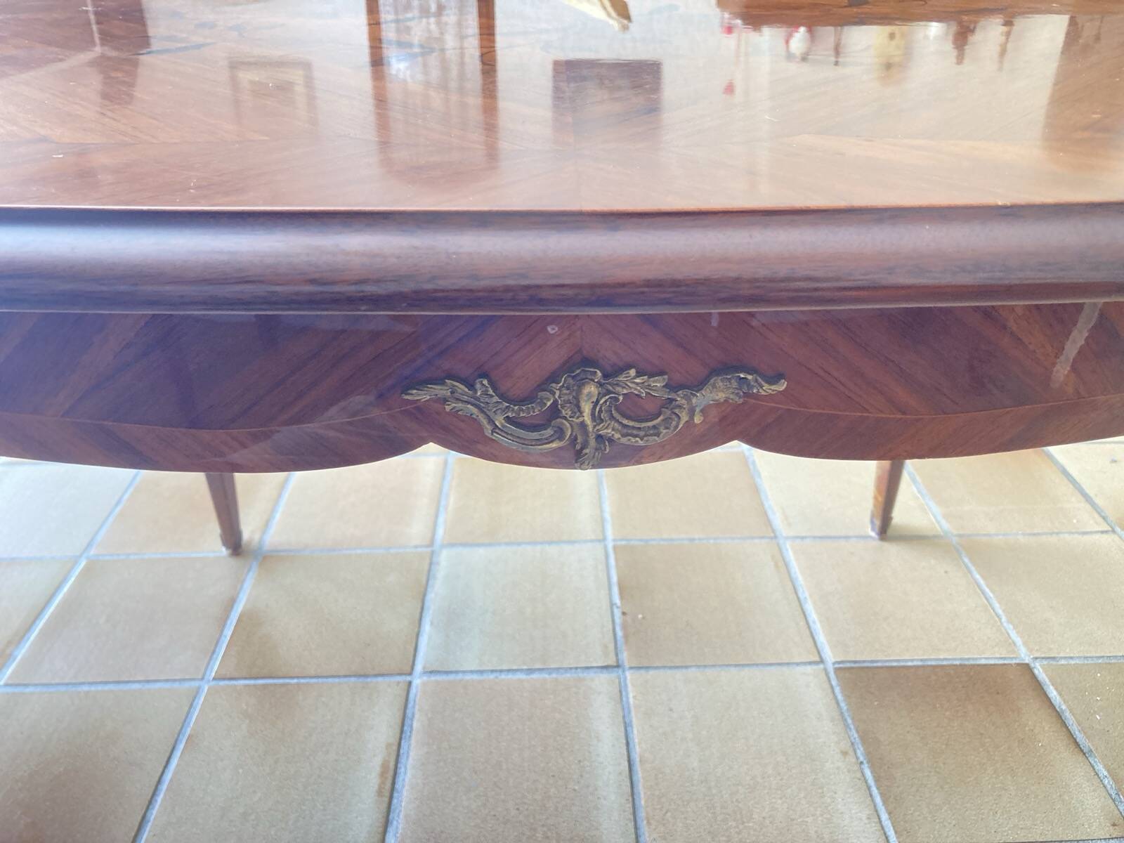 Table de salle à manger de style Louis XV