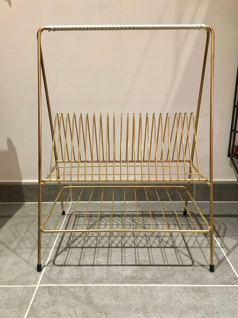 Magazine holder,  vinyl holder