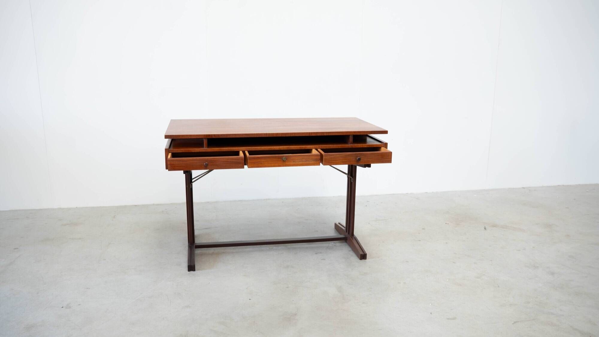 Sculptural free standing Italian desk
