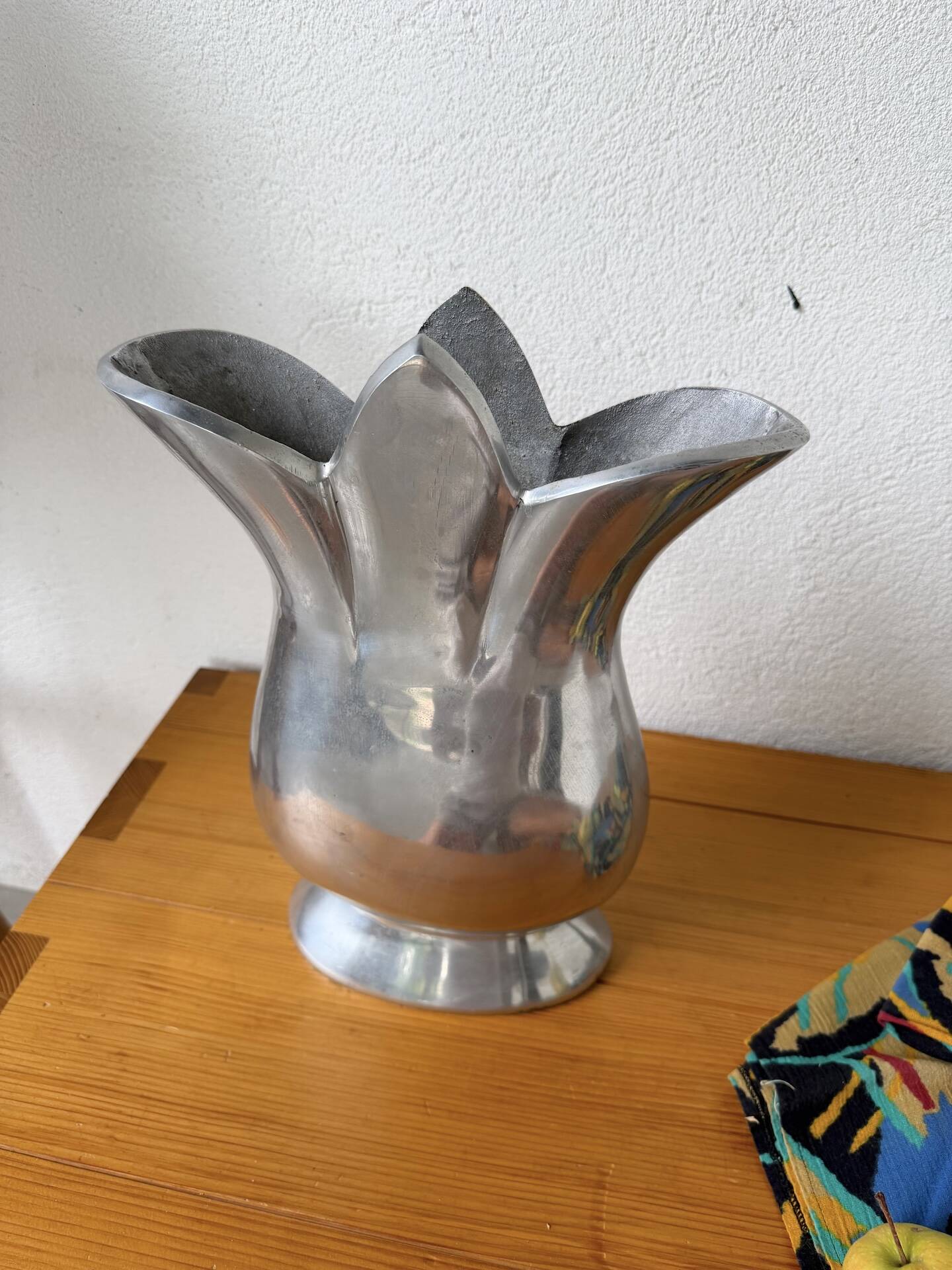 Aluminium fountain vase