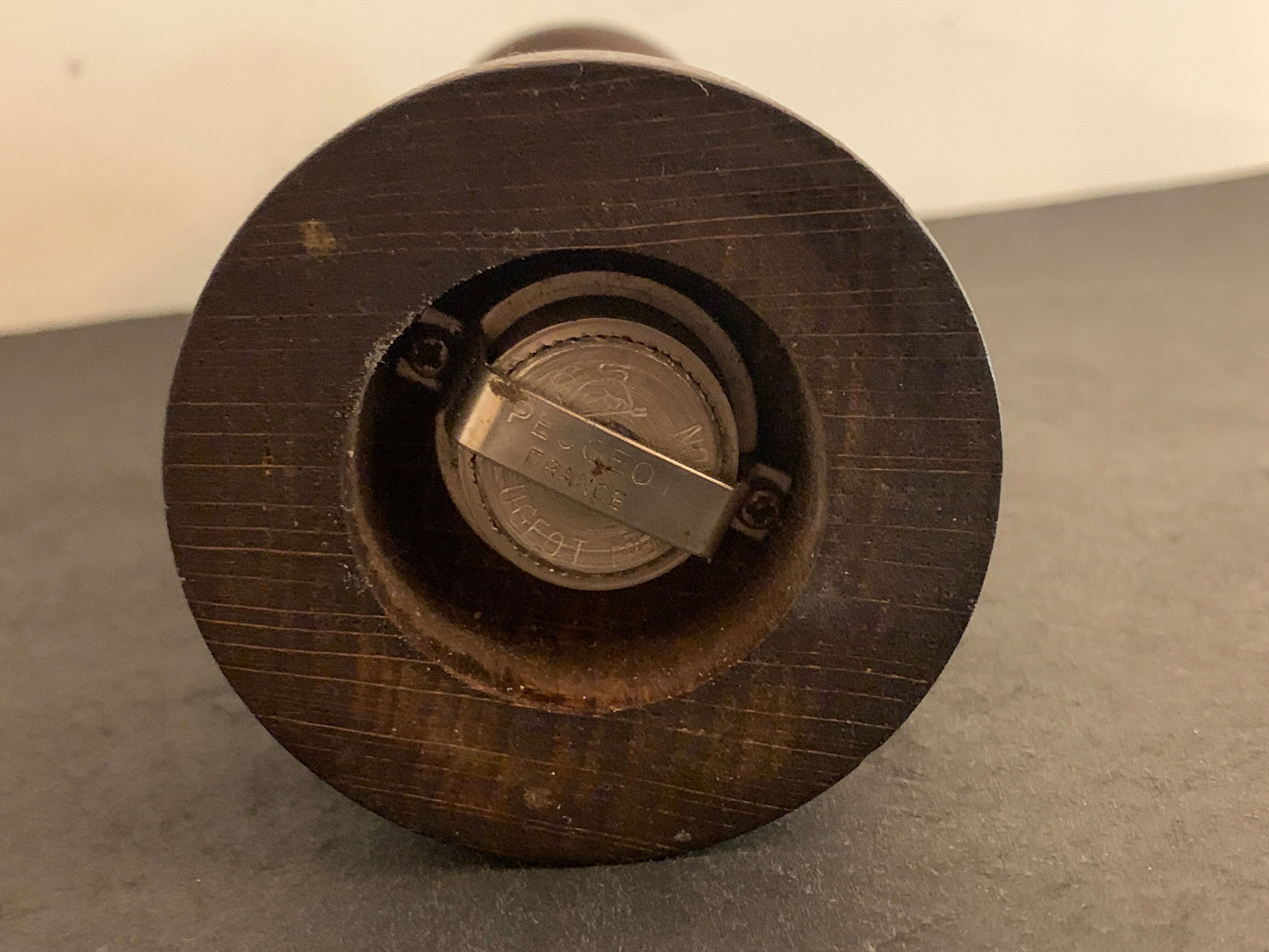 Pepper or pepper mill in wood Peugeot Frères Lion, height 26 cm