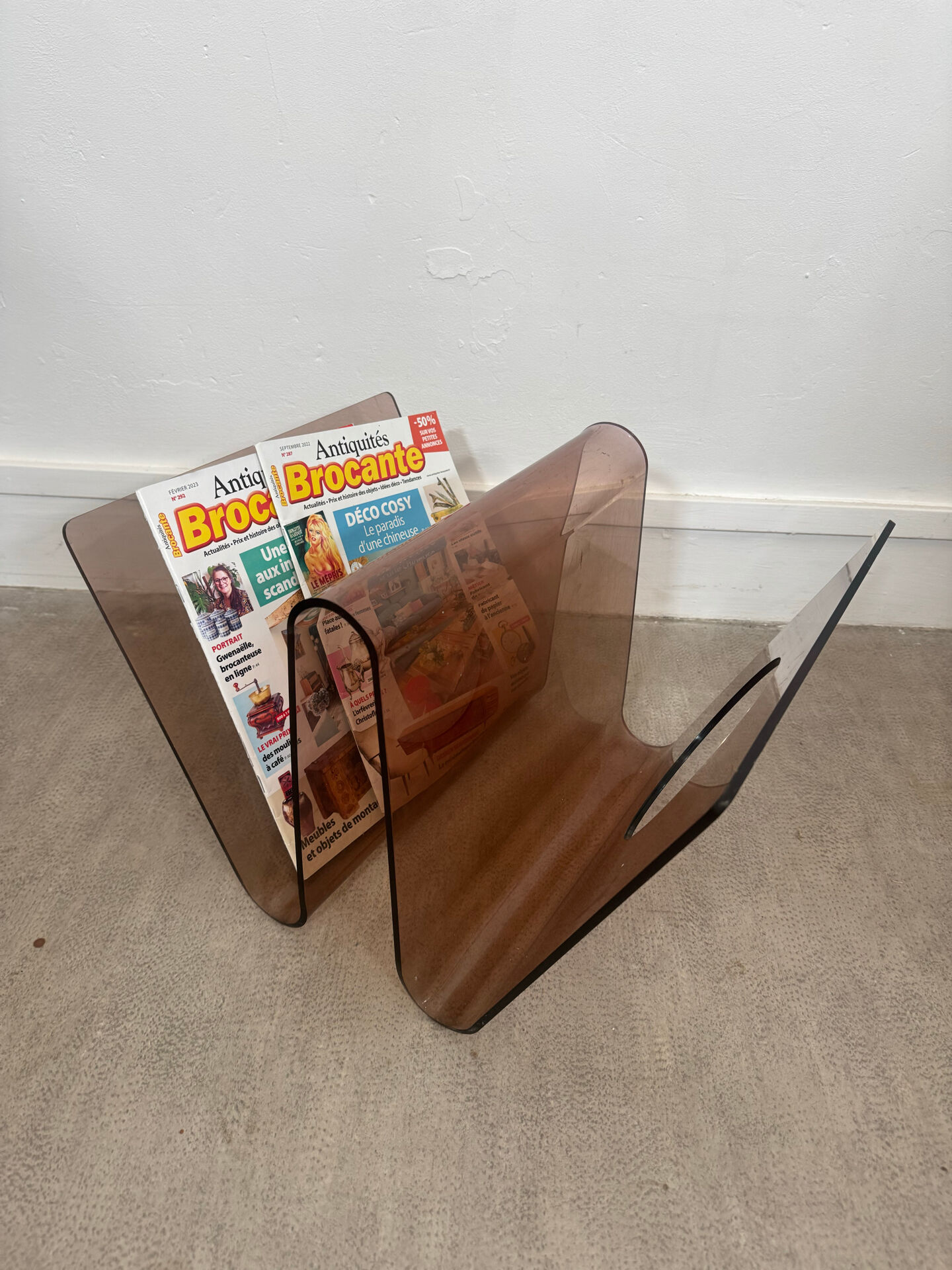 Smoked Plexiglas magazine rack Michel Dumas