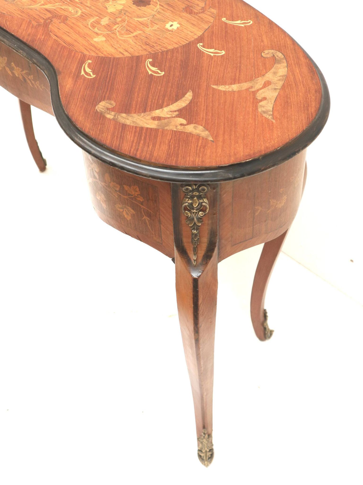 Louis XV kidney-shaped sideboard / side table from the 19th cent