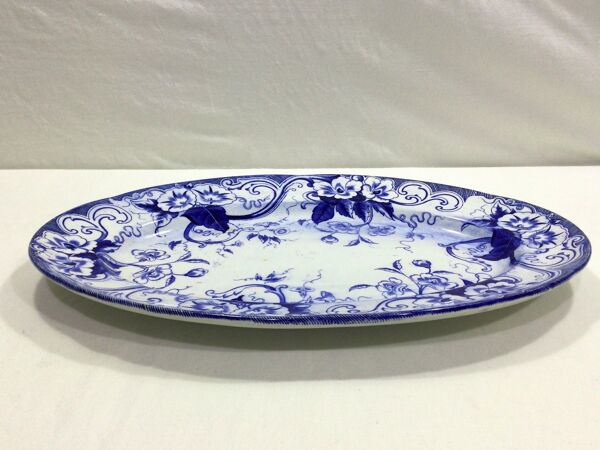 Plat ovale en faience modèle Flora Creil et Montereau