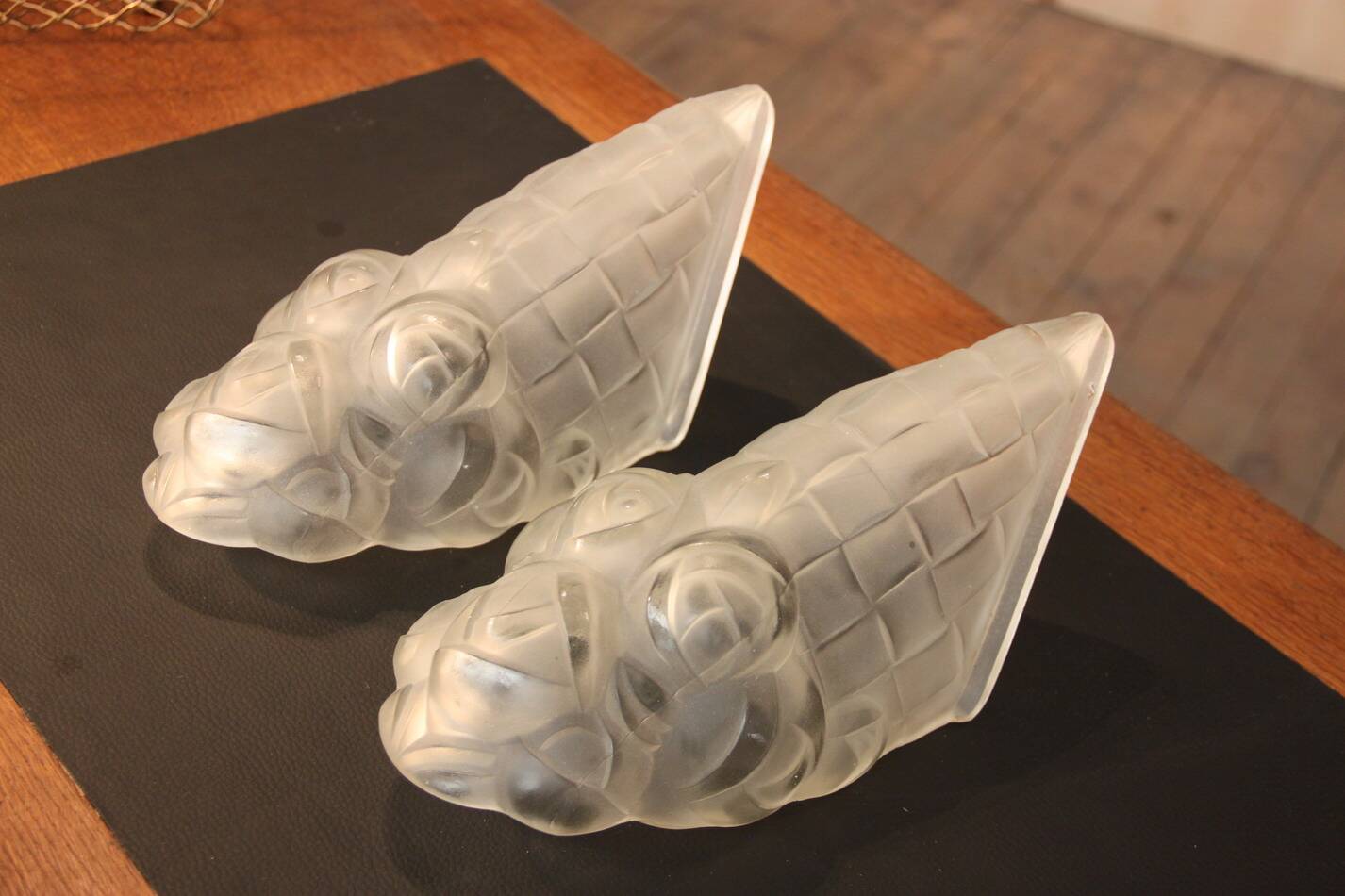 Pair of art deco glass wall lights signed dégue, hammered wrought iron.