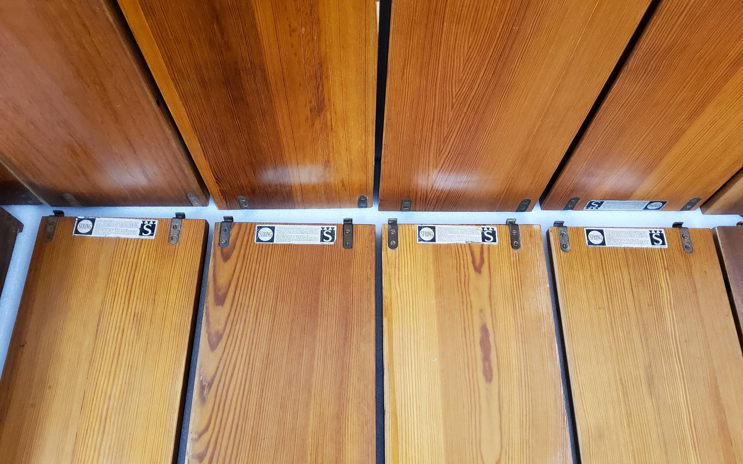 Vintage wall shelf by Nisse Strinning