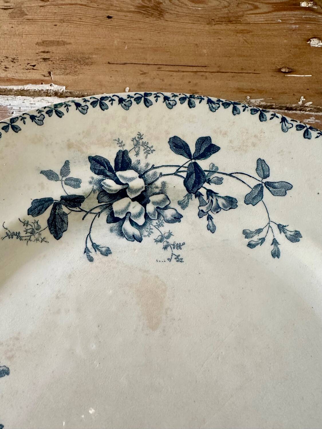 Round dish Saint Amand and Hamage Nord, Acacia model