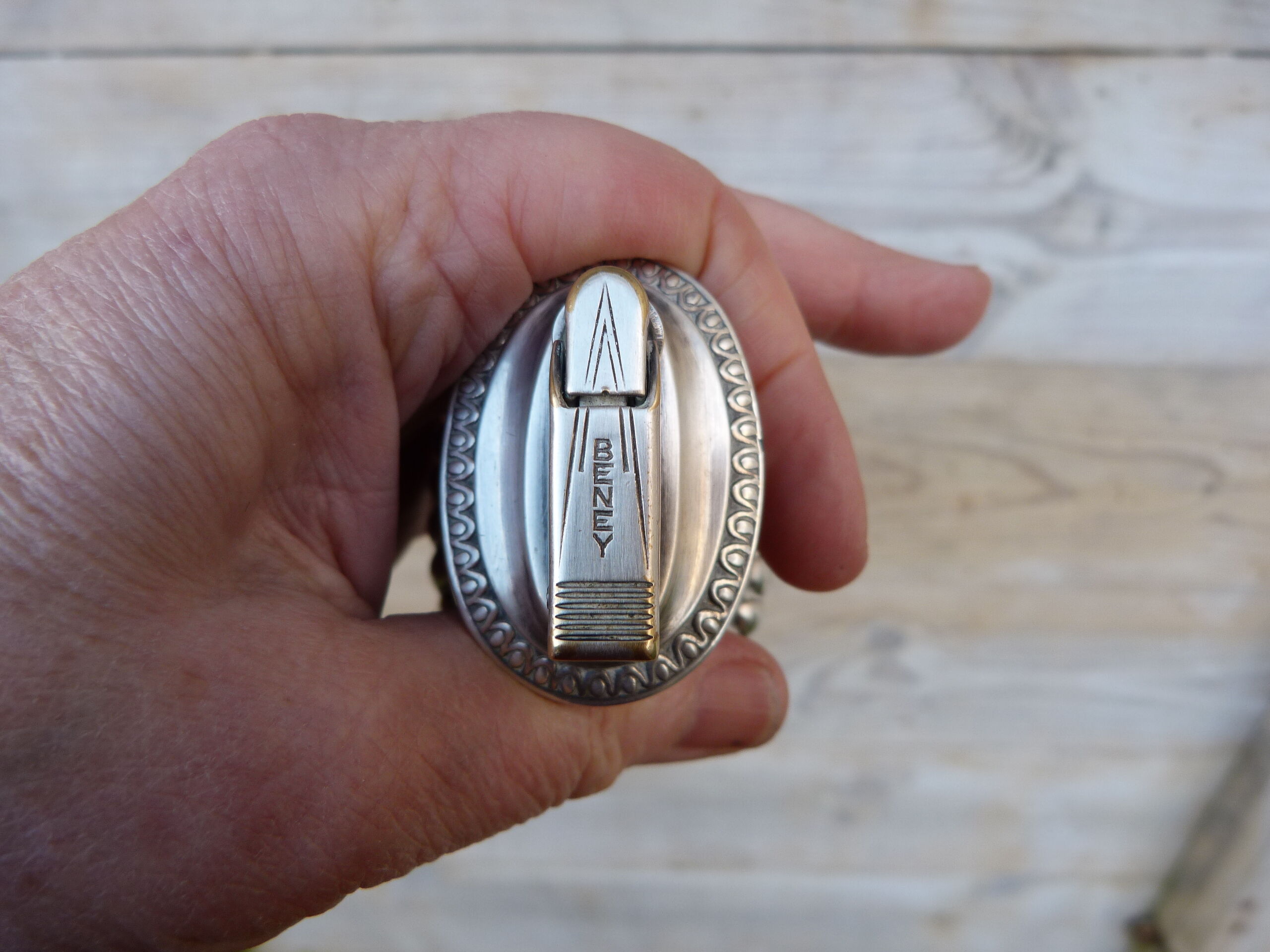 Berney Thada table lighter oil lighter