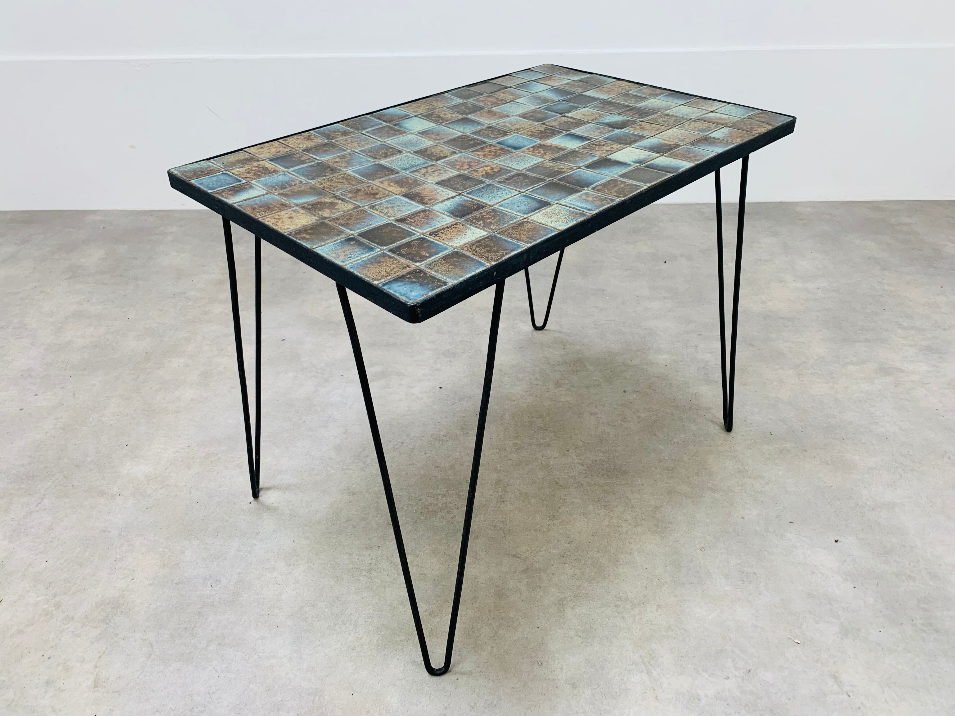 Ceramic side table 50s, pin legs, blue