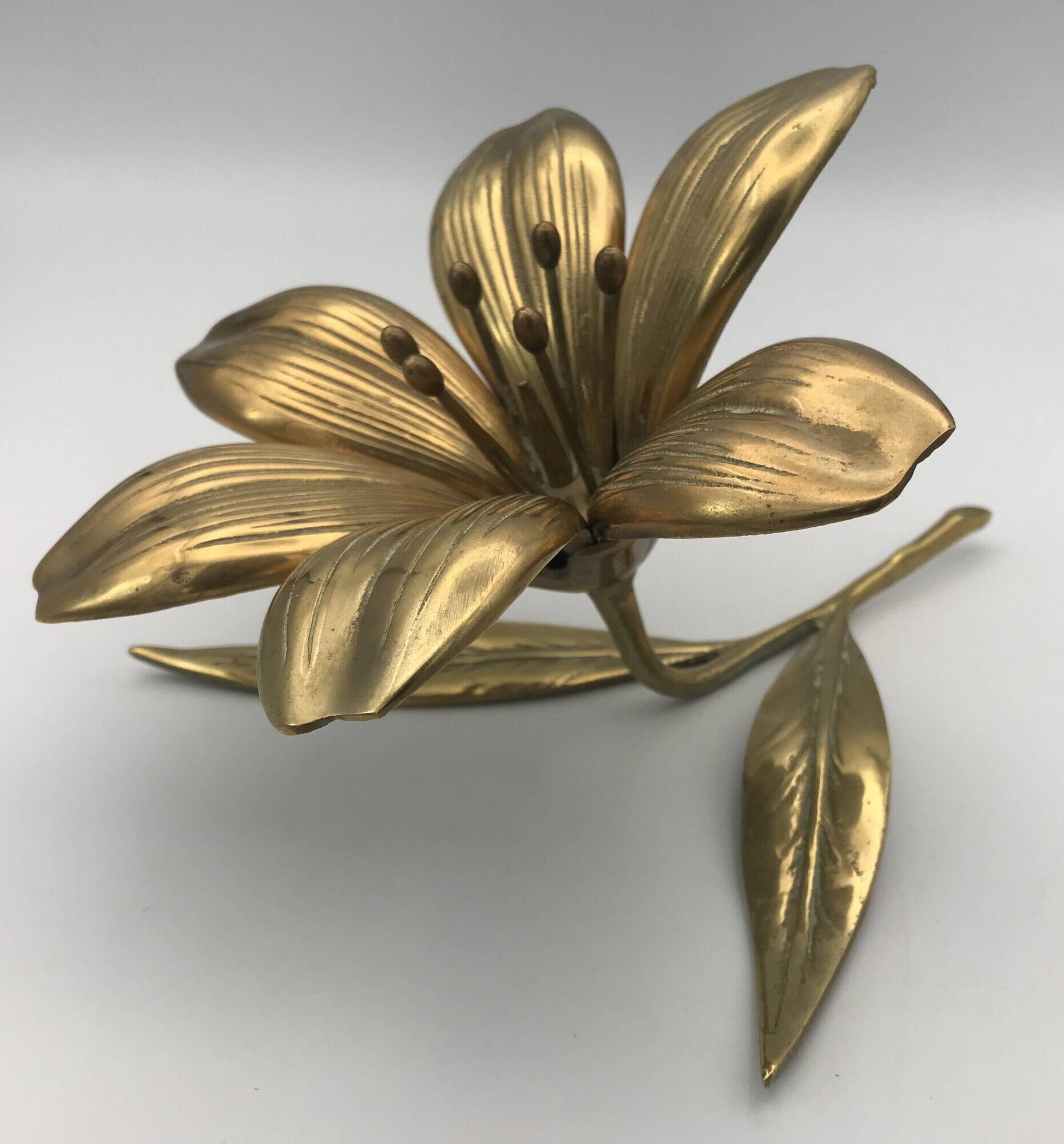 Vintage flower ashtray in solid gold-plated brass with six removable petals from the 60s/70s