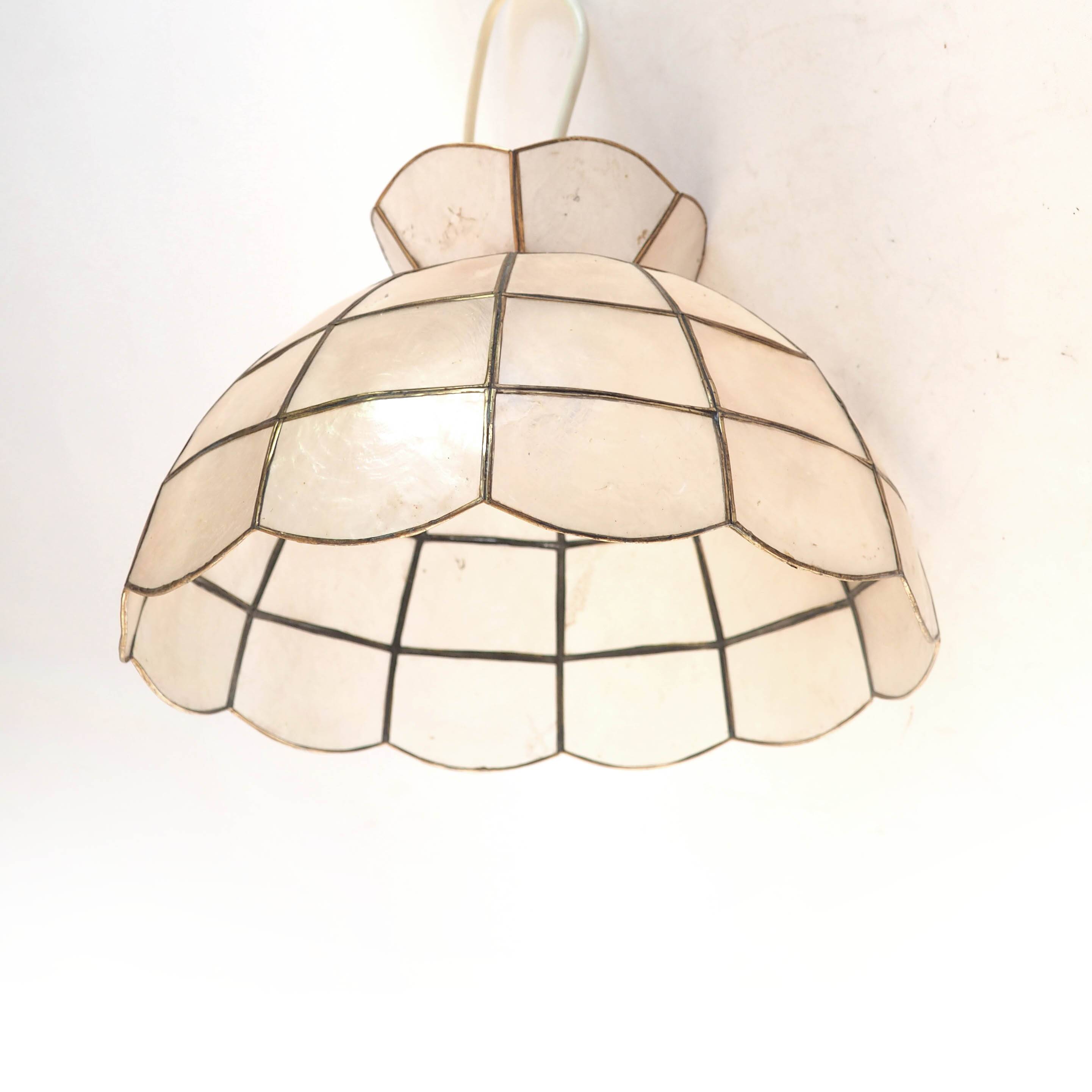 Mica mother-of-pearl suspension