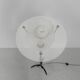 Lampe vintage sur pied avec abat-jour en verre et abat-jour en acier perforé