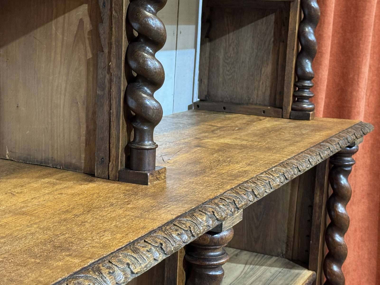 Bibliothèque de boiserie en chêne et sapin début XXème