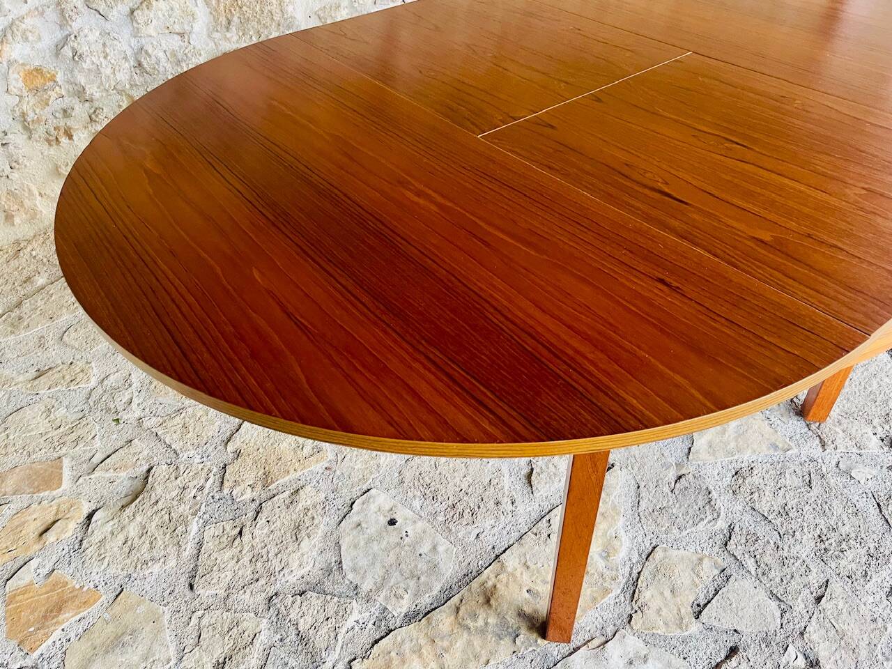 Extendable dining table in teak, butterfly extension by Van Pelt circa 1960.