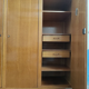 Armoire en chêne pieds compas
