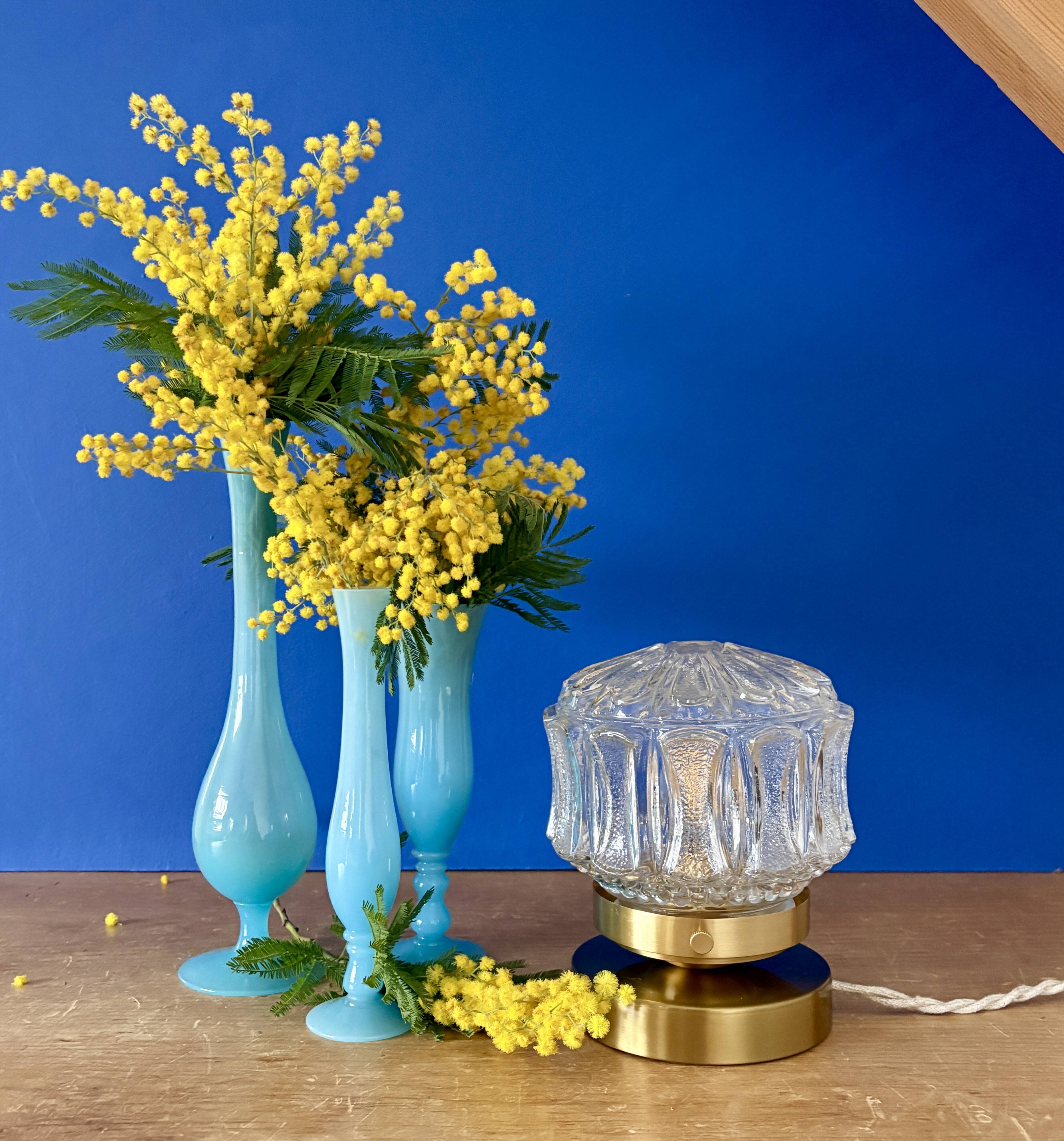Vintage globe table lamp in moulded glass