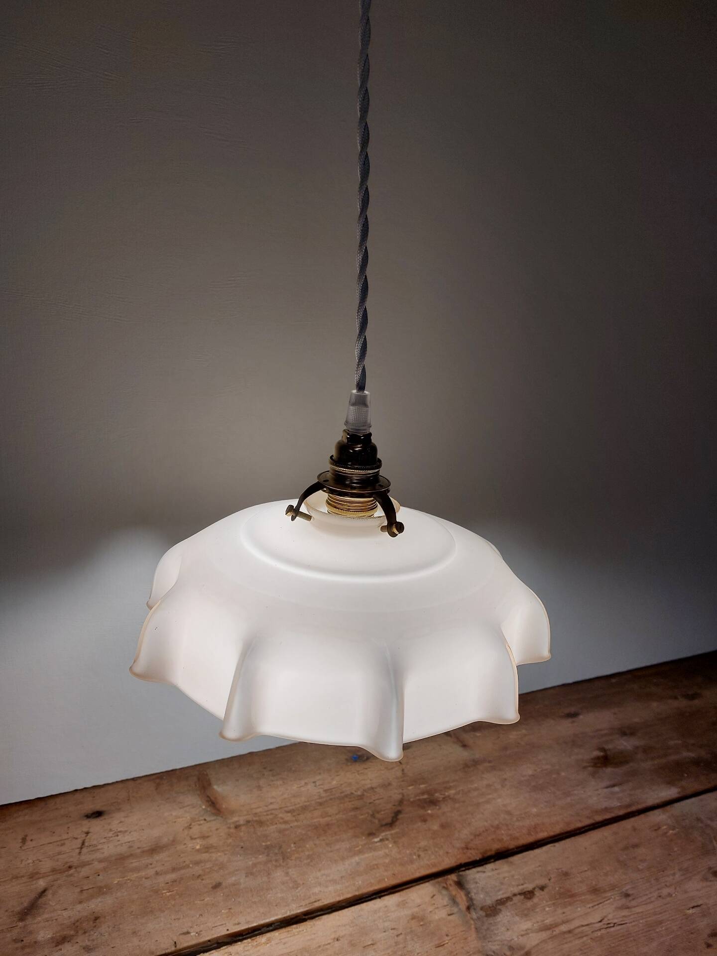 Suspension antique lampshade in pink opaline