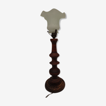 Lampe de table, pied en bois tourné et couleur noyer