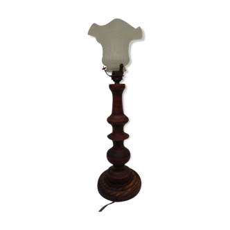 Lampe de table, pied en bois tourné et couleur noyer