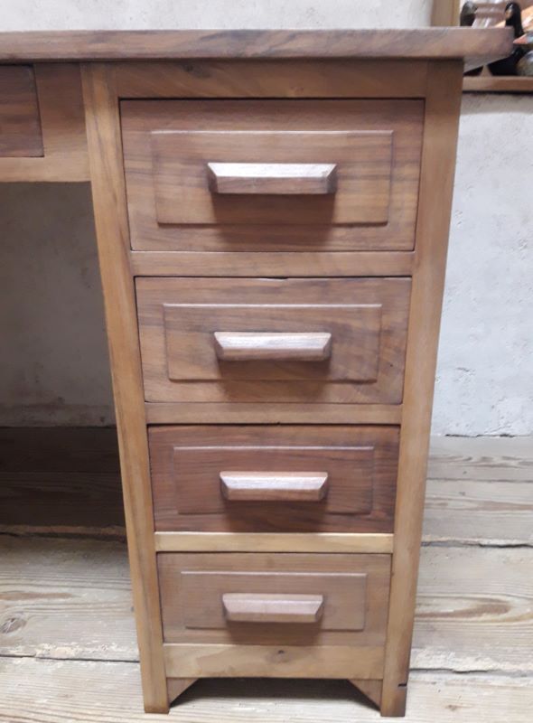 Minister's desk in walnut with drawers