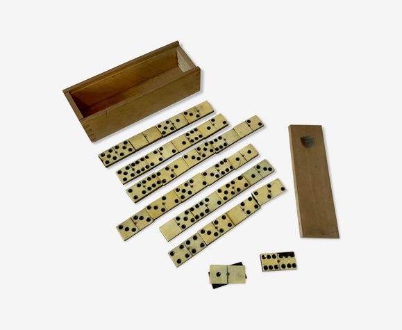 Dominoes