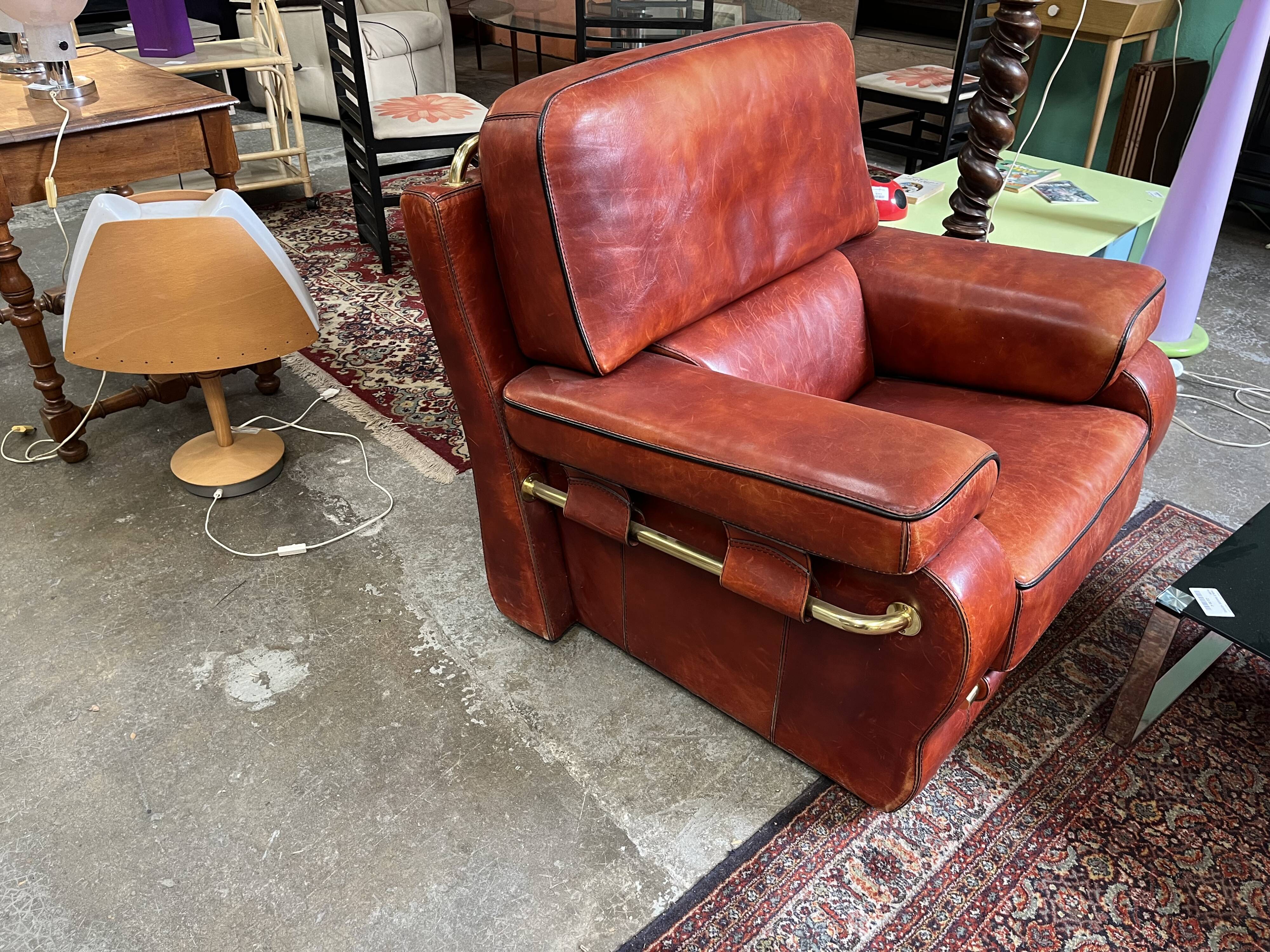 living room in patinated leather and brass from the 80s