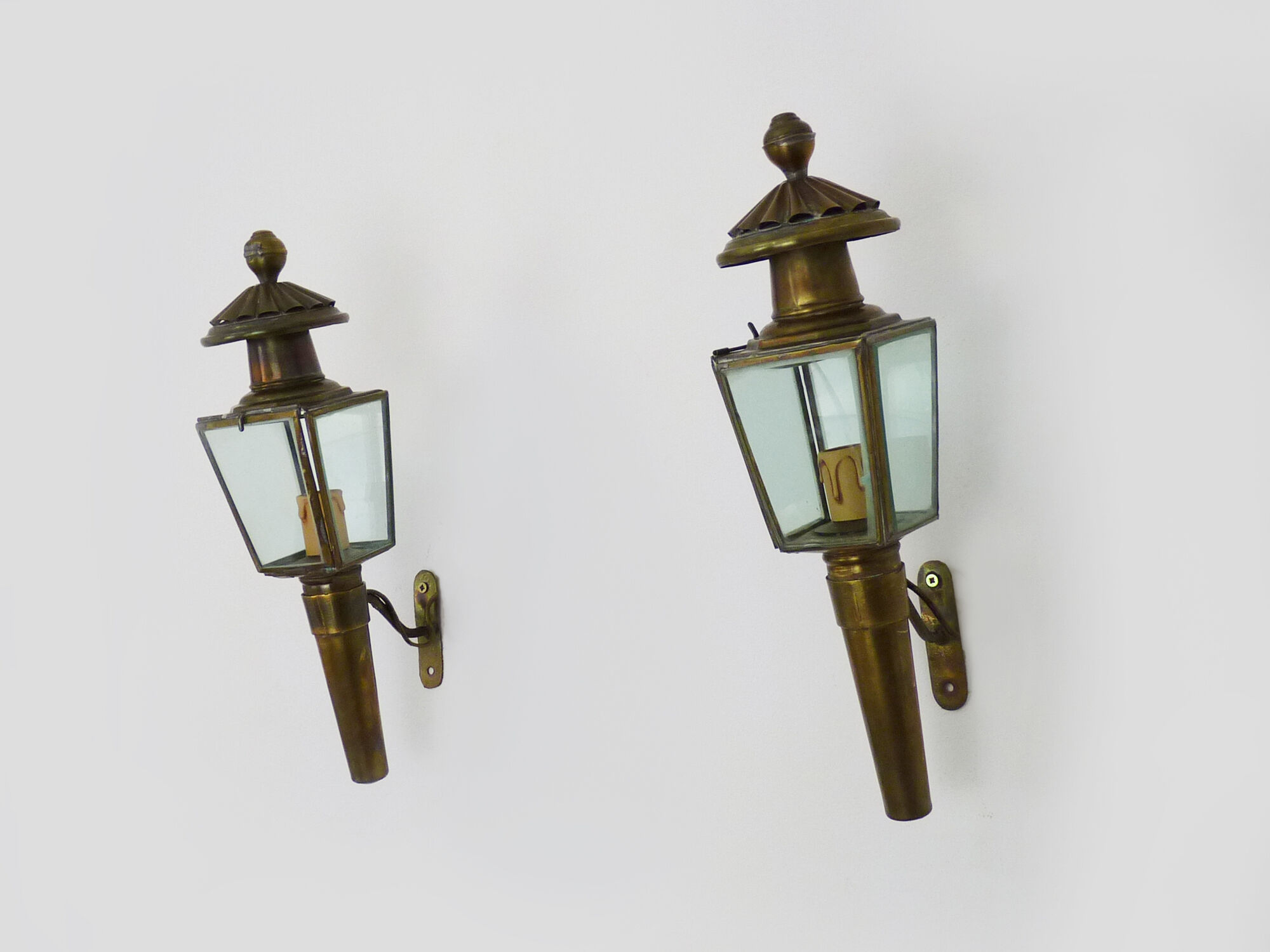 Pair of vintage wall lamps carriage lanterns, electrified with 4 faces. Year 40 50