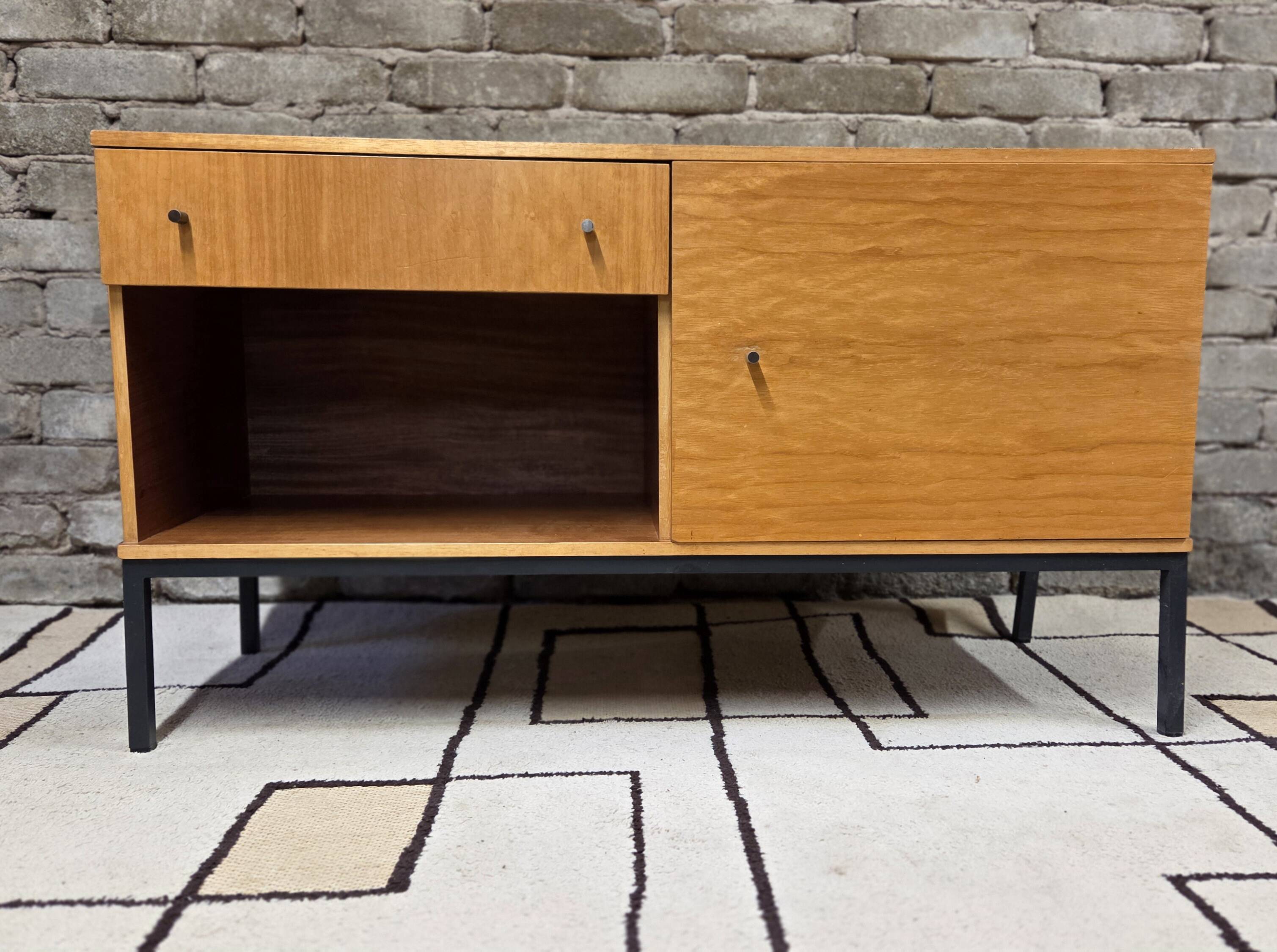 Small vintage sideboard on metal legs – 1960s/70s
