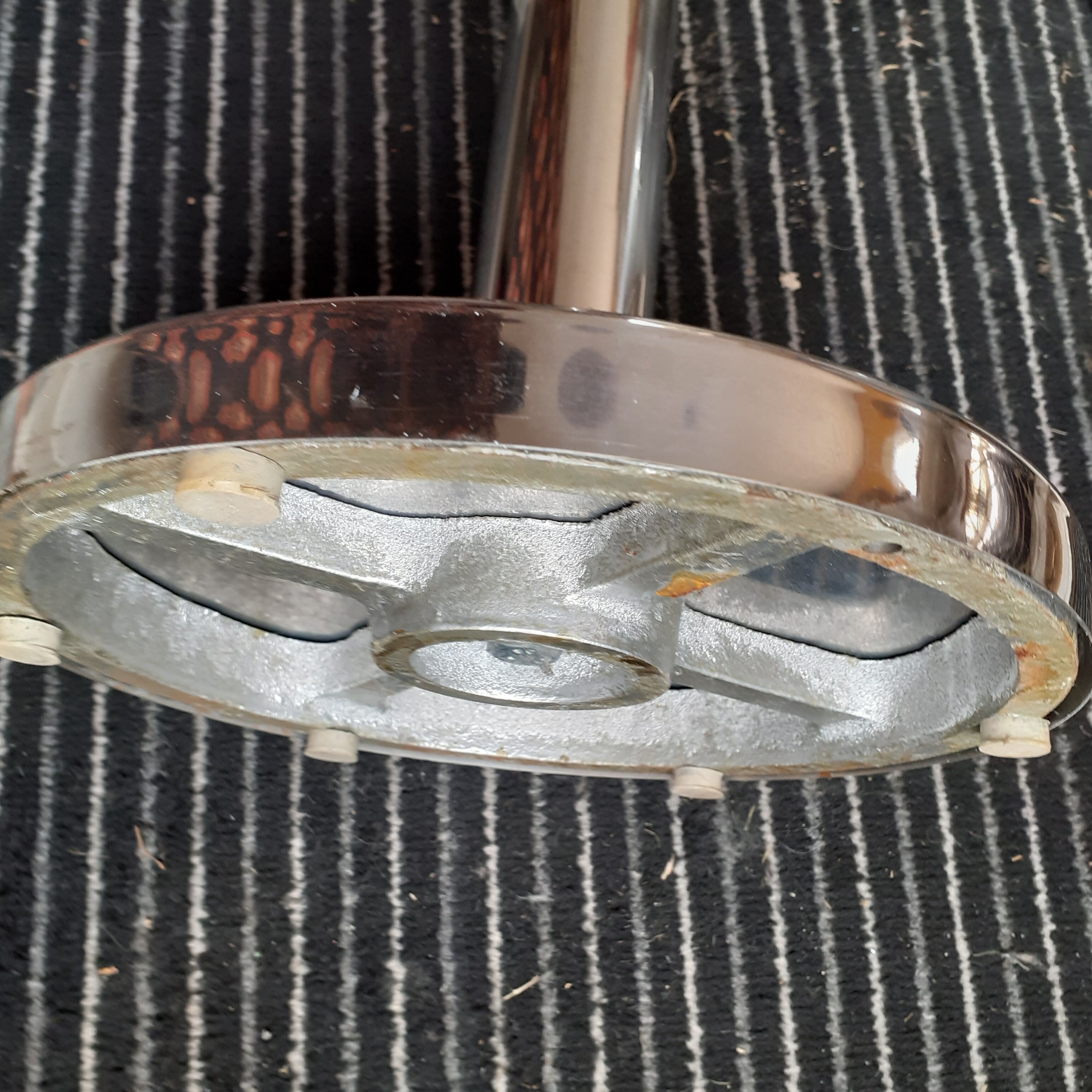 Chrome ice bucket holder.