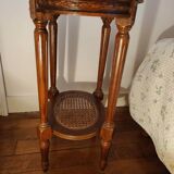 Oval pedestal table