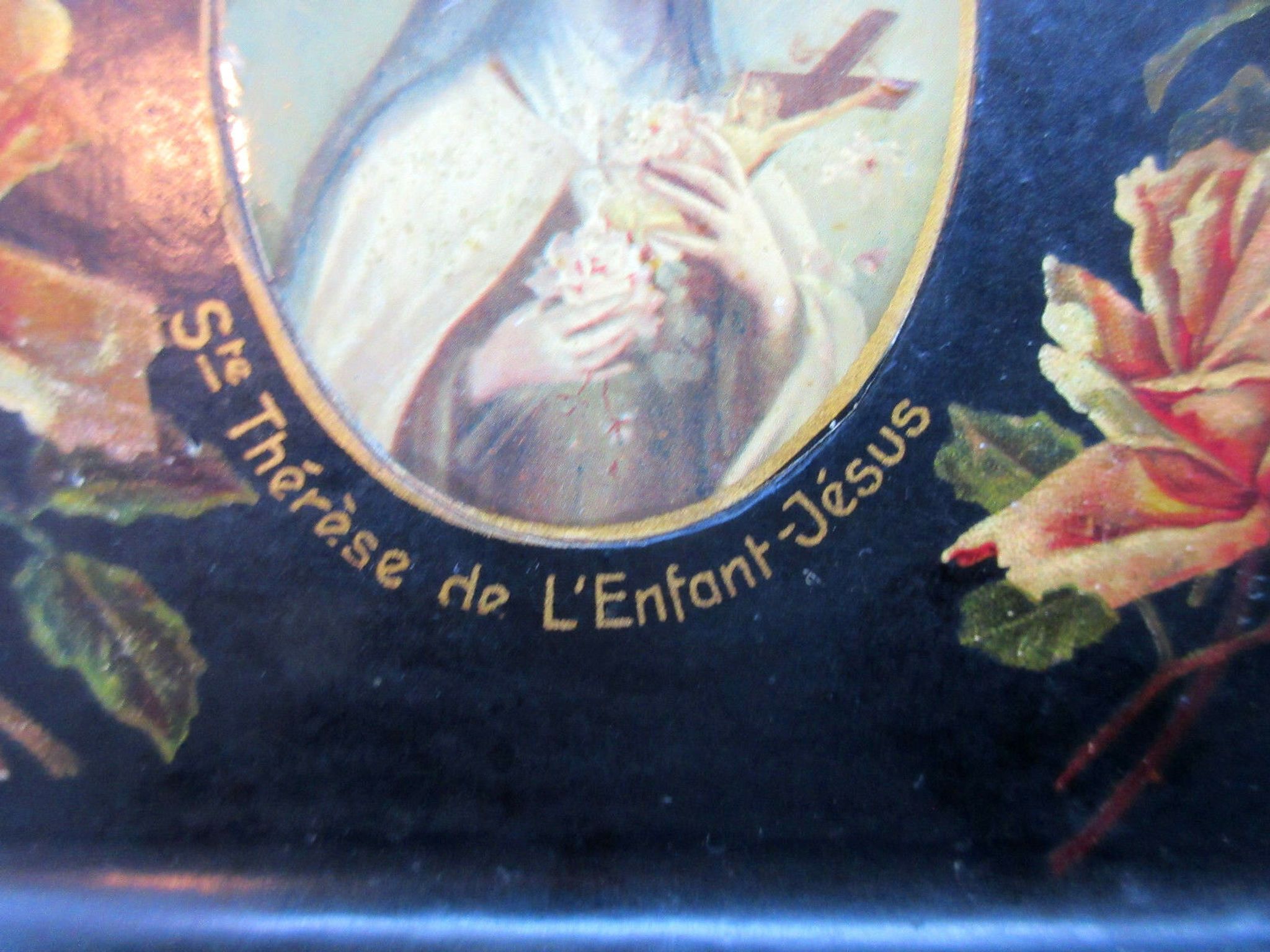 Small Napoleon III tray in painted black chewed cardboard, Sainte Thérèse de Lisieux