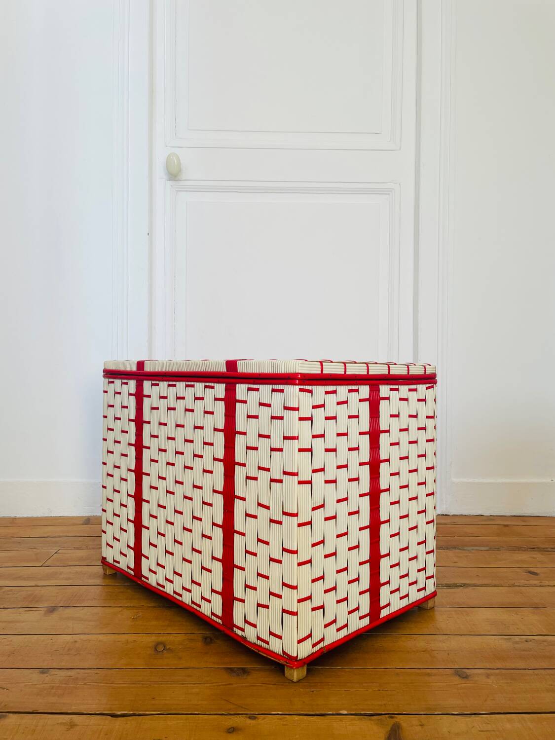 Vintage scoubidou storage chest 1960