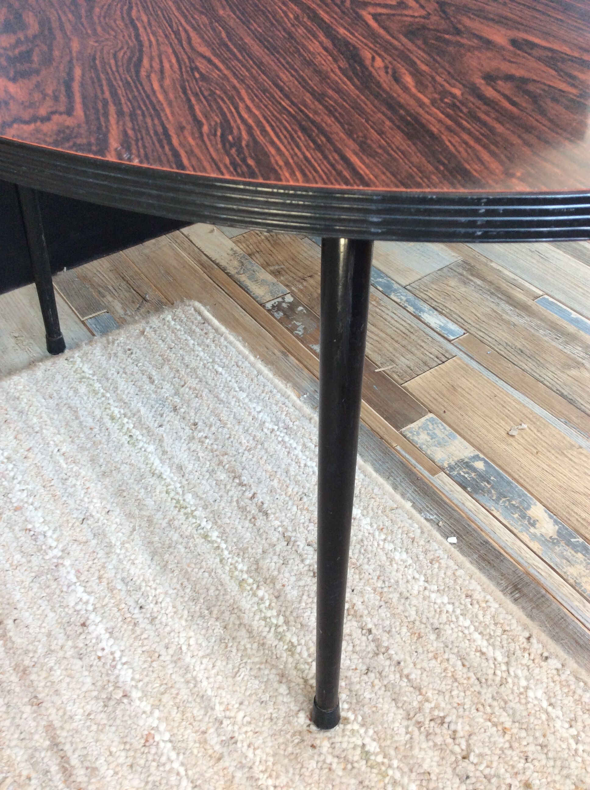 Round coffee table in formica of the 70s