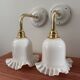 Paire d’appliques murales en opaline blanche