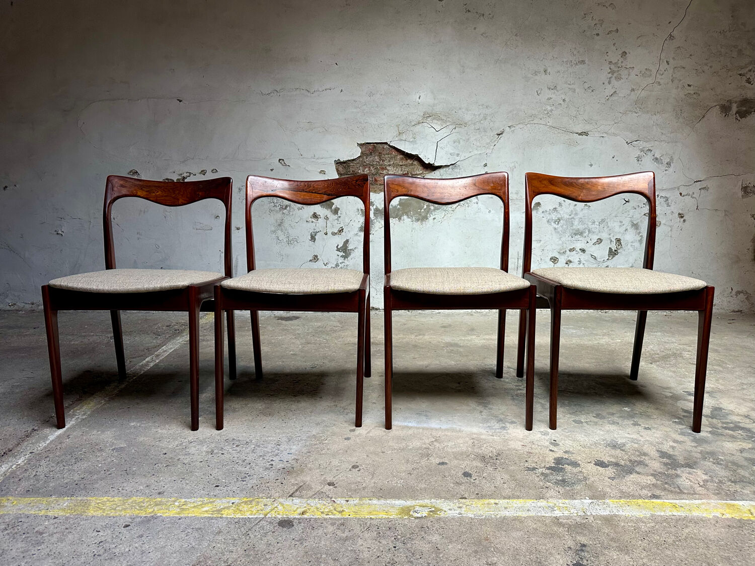 Set of 4 Vintage Dining Chairs by AWA – 1960s