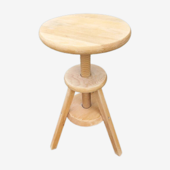Screw tripod stool