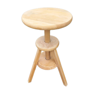 Screw tripod stool