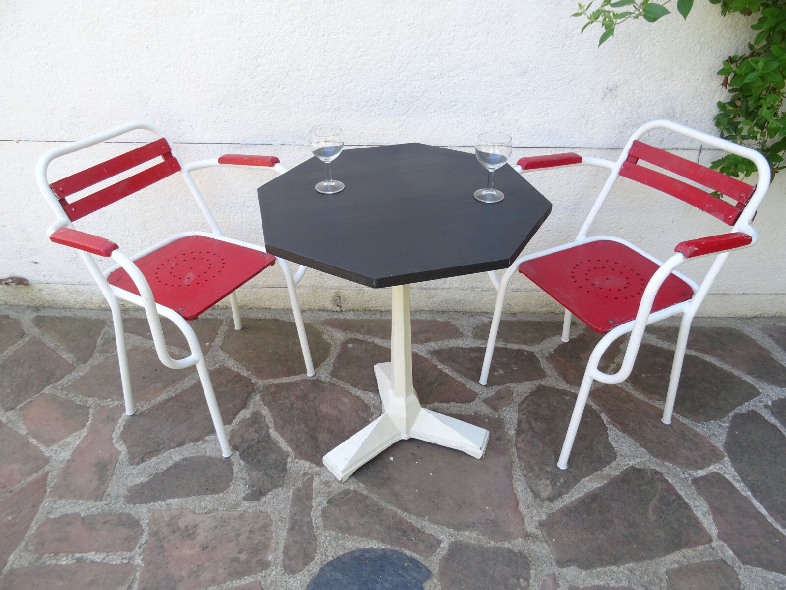 Fischel font foot bistro table