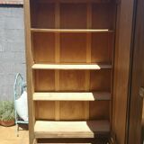 Armoire parisienne décapée, bois brut
