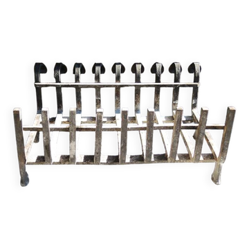 Old 9-bar fire grate in wrought iron
