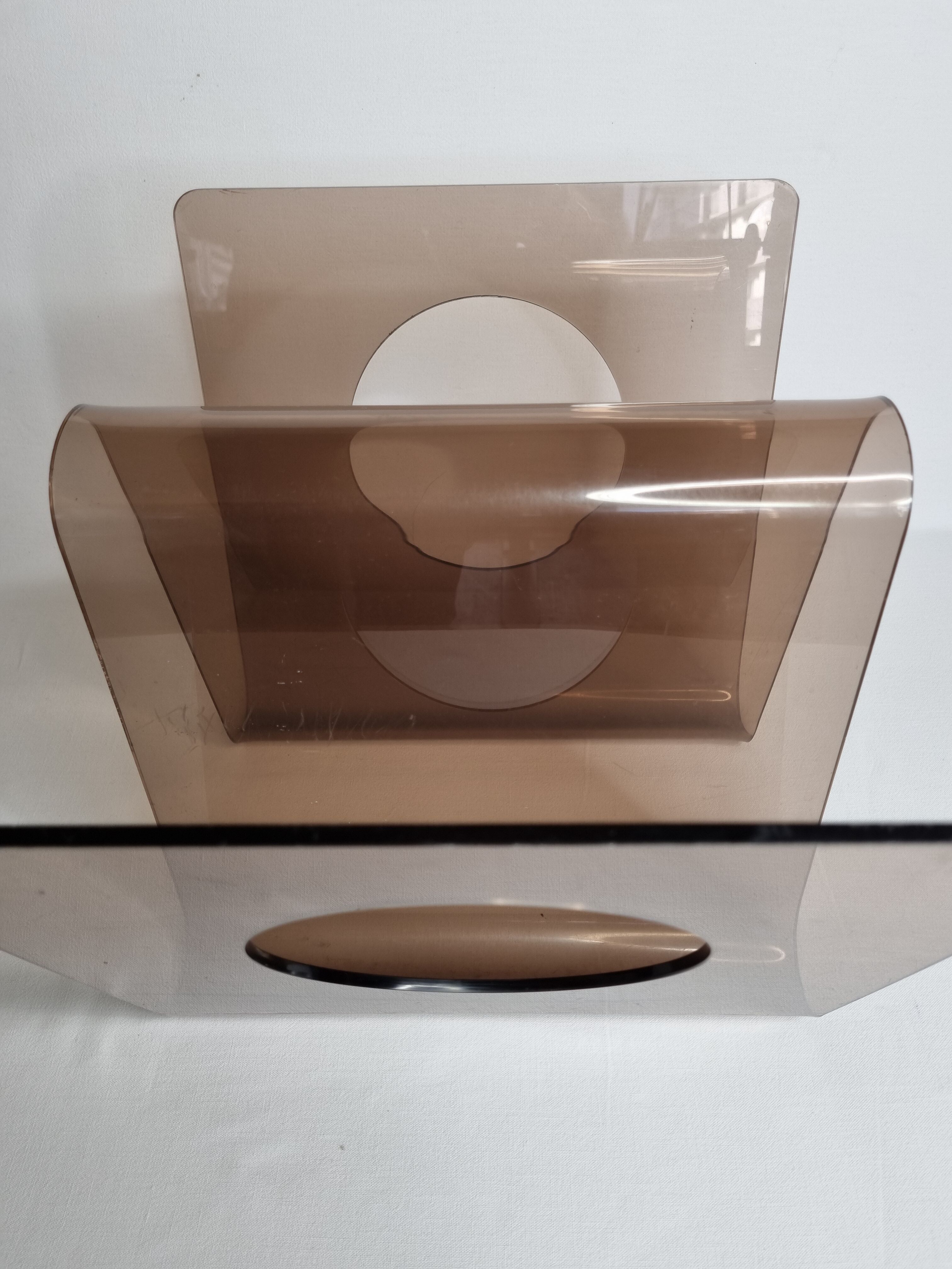 Plexiglas design magazine holder Michel Dumas, Roche Bobois, 70s