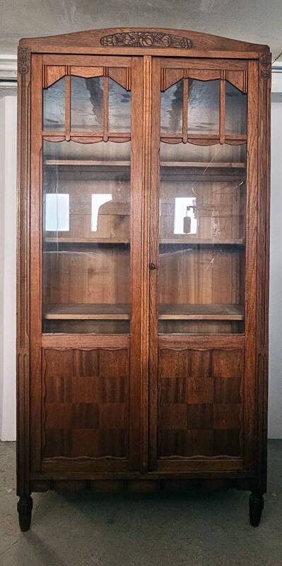 Parisian display cabinet in solid oak – 1950s – Authentic charm