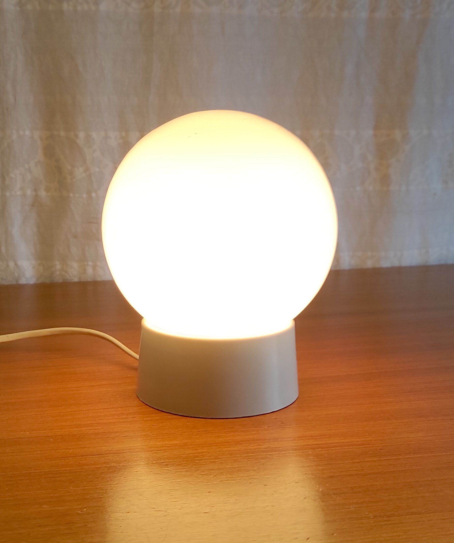 Table lamp white glass globe – 60s/70s