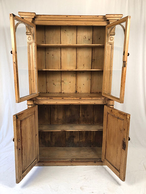 Buffet two fir bodies, glazed in the upper part.