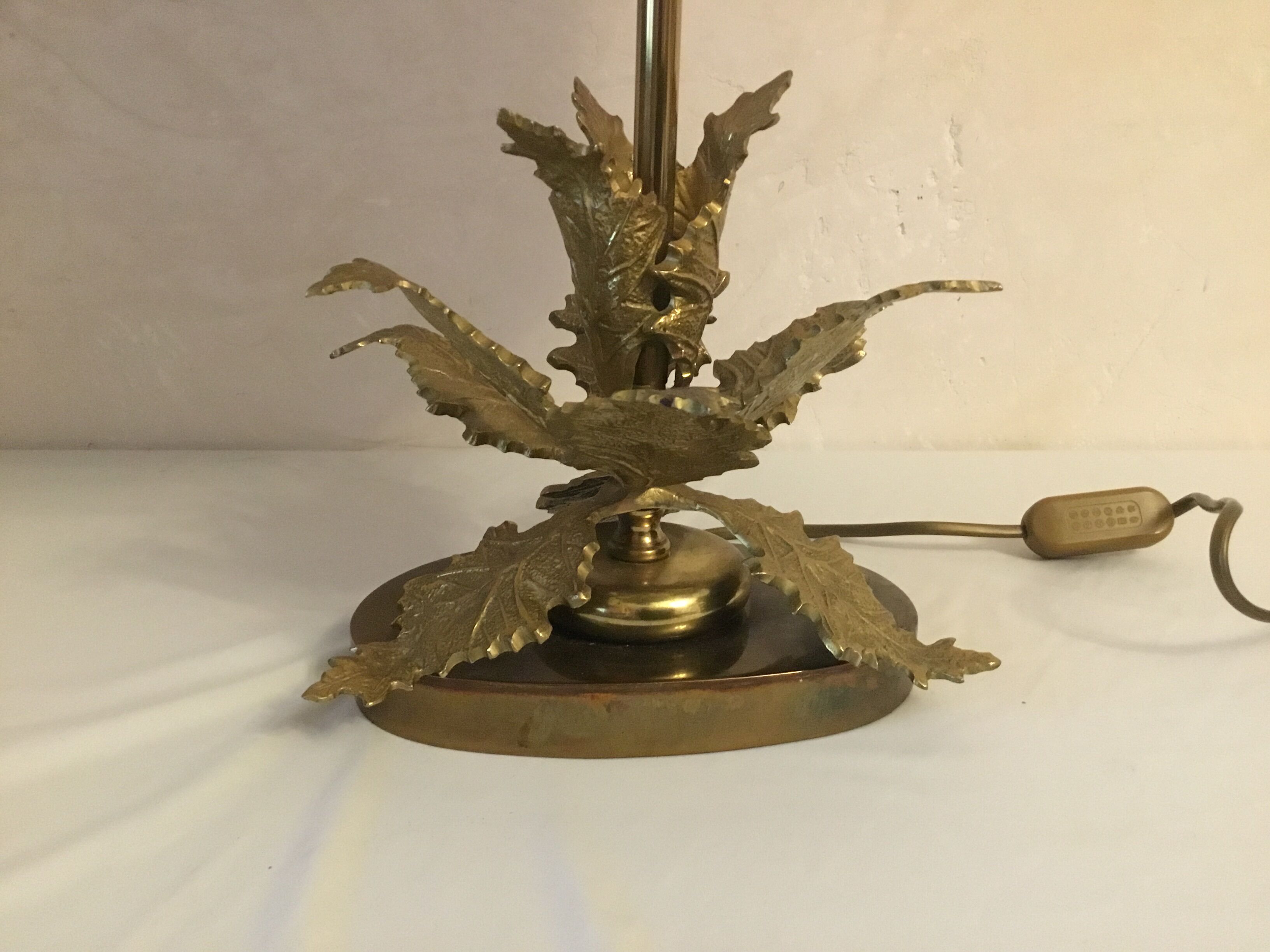 Lampe vintage bronze décor de feuilles design
