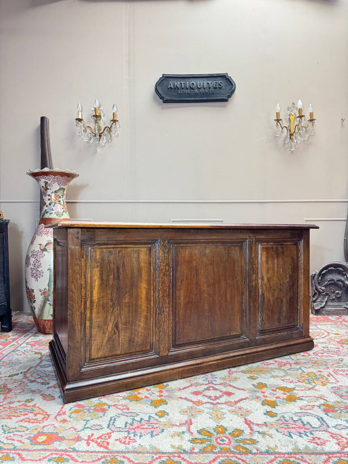 Bureau with a drawer in walnut, 18th century.