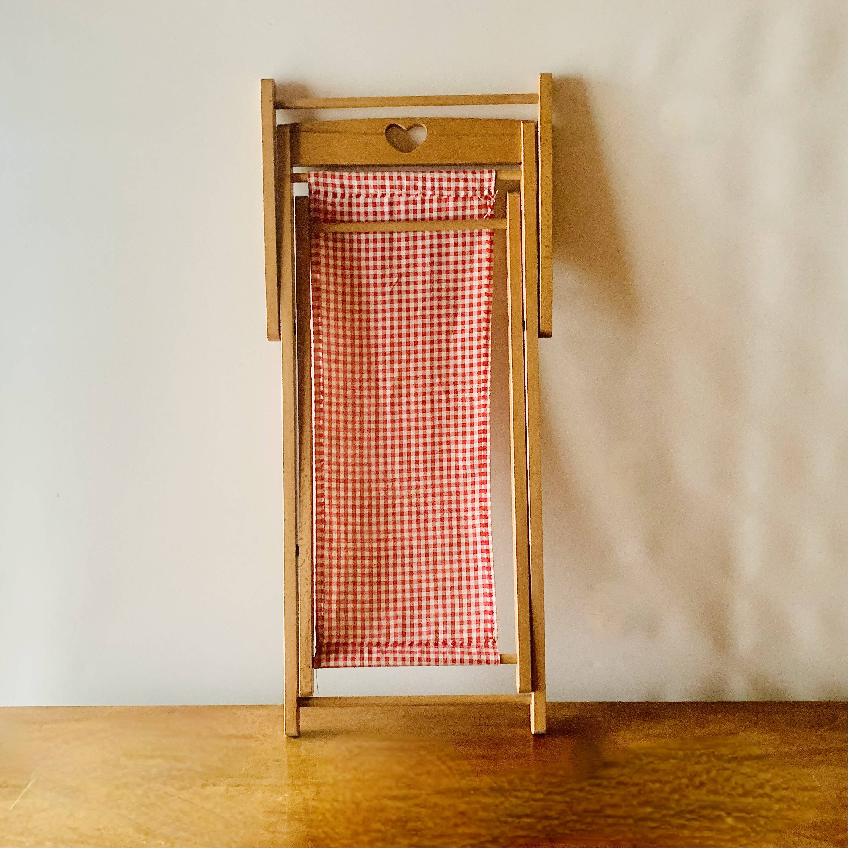 Chilienne en bois vintage pour poupée