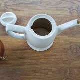 Vintage teapot with insulated lid